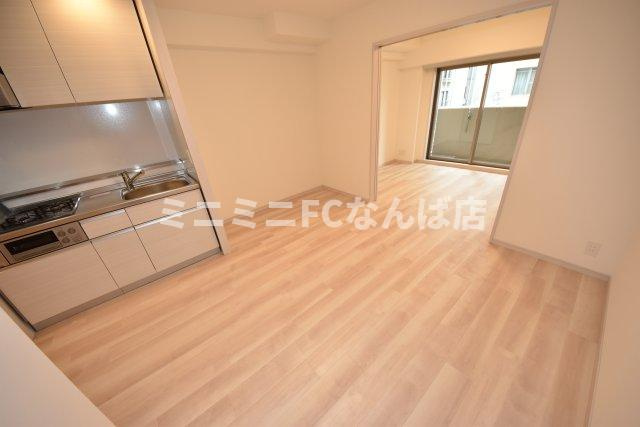 藤の邸の居間・リビング