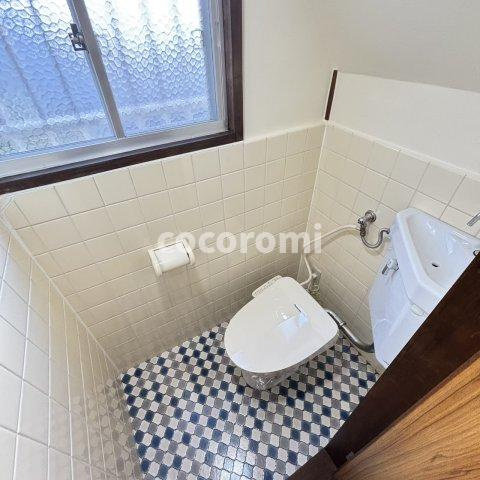 藤阪東車庫付戸建てのトイレ