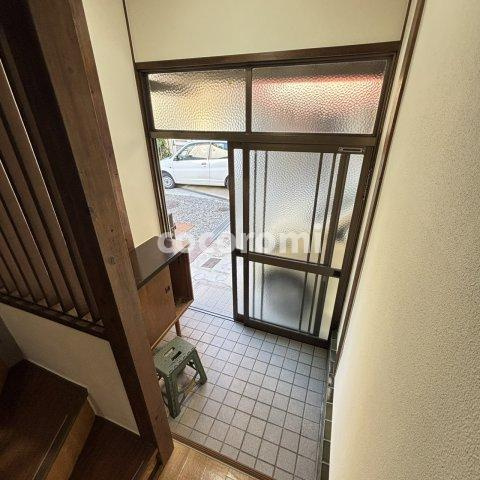 藤阪東車庫付戸建ての玄関