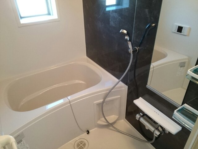 ティーア・ブルグⅠの浴室|お風呂で日々の疲れを落としましょう