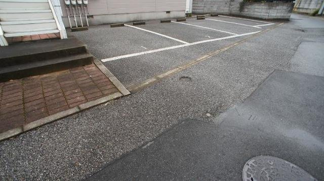 サンアームヒロの駐車場|駐車場完備です