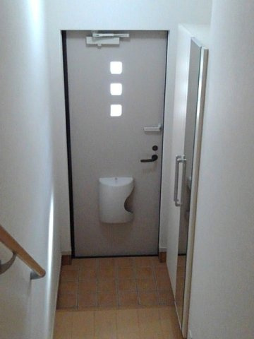 ヴァンベールＡ棟の玄関|明るい玄関です