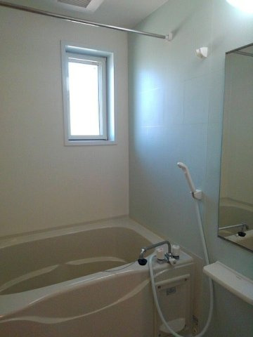 ヴァンベールＡ棟の浴室|きれいなお風呂です