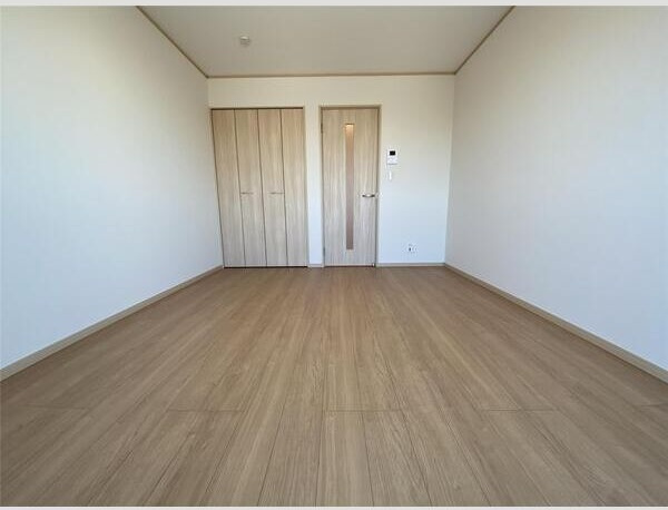 スカイハーツ新田の居間・リビング