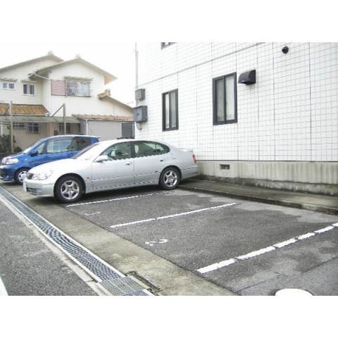 アネックス緑丘７の駐車場