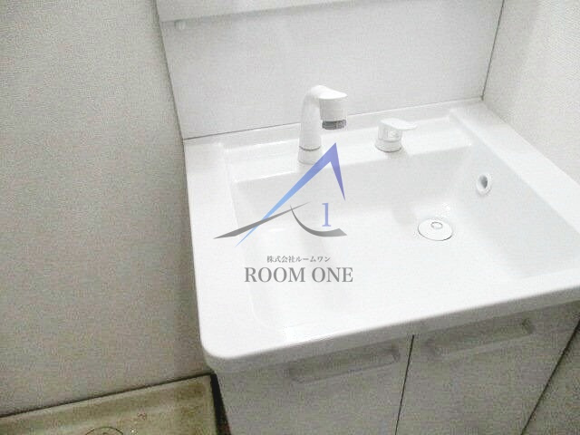 音金六郷マンションの洗面所|独立洗面台です。