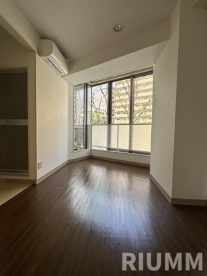 【居間・リビング】 | ロイヤルガーデンⅡ