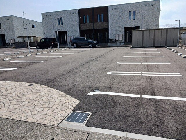 ウェルス　サウンド　ウエストの駐車場