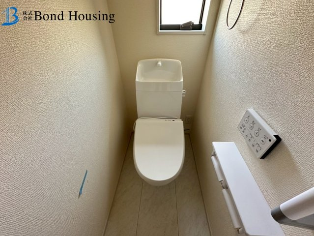 安心の長期優良住宅・畳コーナーあり　貴崎4丁目　全2棟　1号棟のトイレ