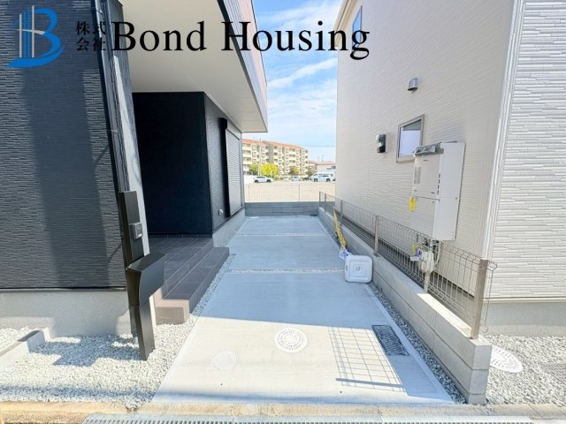 安心の長期優良住宅・畳コーナーあり　貴崎4丁目　全2棟　1号棟の前面道路含む現地写真