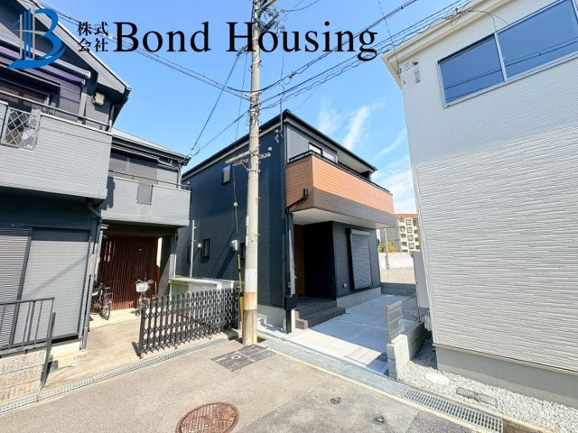 安心の長期優良住宅・畳コーナーあり　貴崎4丁目　全2棟　1号棟の前面道路含む現地写真