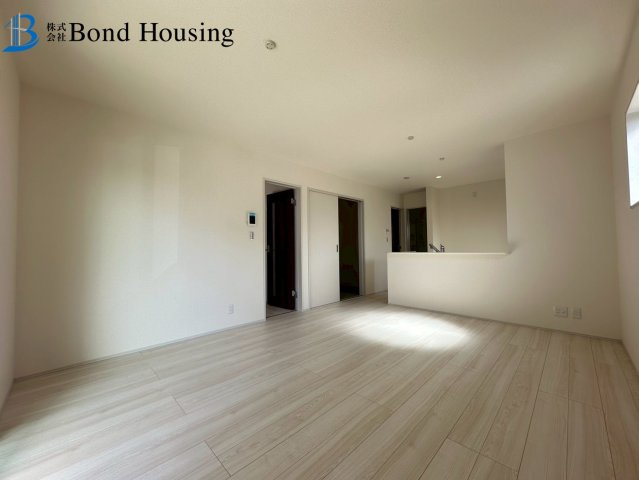 安心の長期優良住宅・畳コーナーあり　貴崎4丁目　全2棟　1号棟の居間・リビング