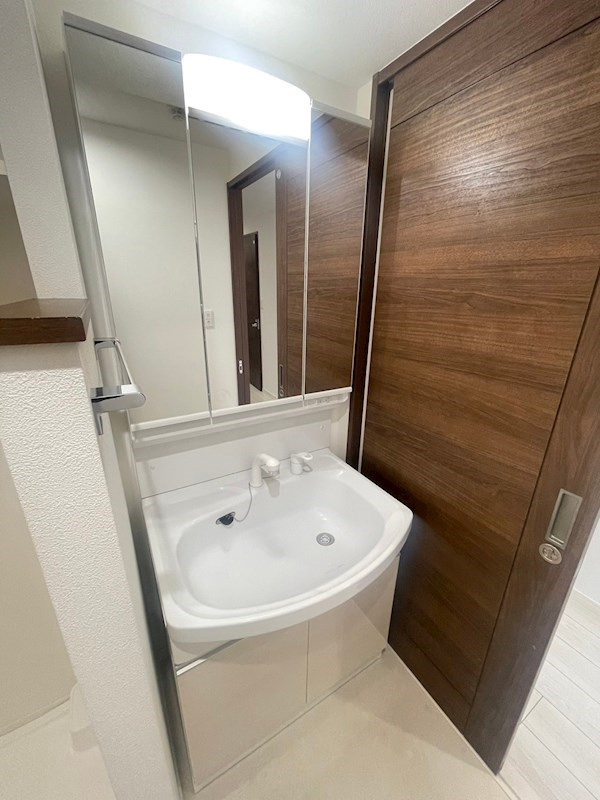 LIBTH博多駅南WESTの独立洗面台