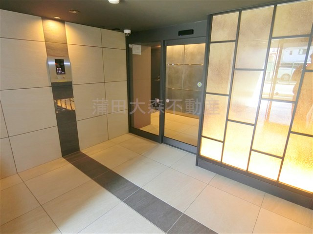 ガリシア千鳥町Ⅱのエントランス|防犯カメラTVモニター付オートロック宅配BOXメールBOX管理人室　エントランス