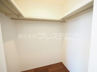 【収納】 | 大和郡山市永慶寺町の新築一戸建 全５区画 | 現地写真（４号地２階洋室・ウォークインクローゼット）主寝室に大容量のＷＩＣを配置♪
