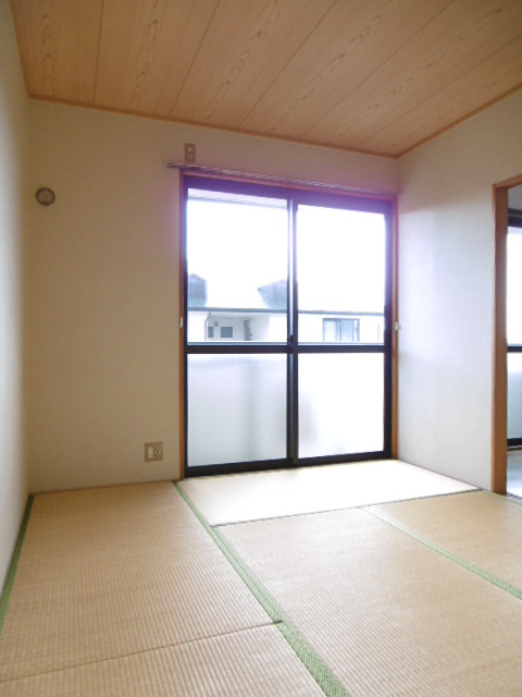 シンセリティ【10,000円キャッシュバック対象物件】の和室|明るい和室です