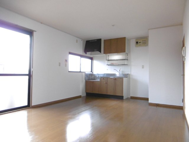 シンセリティ【10,000円キャッシュバック対象物件】の居間・リビング|ゆったり過ごせる居間です