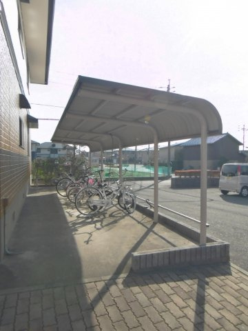 シンセリティ【10,000円キャッシュバック対象物件】の駐車場|駐輪場です