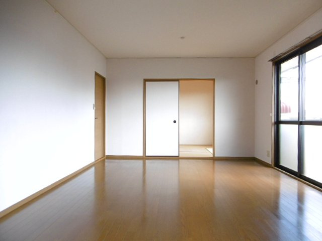 シンセリティ【10,000円キャッシュバック対象物件】の居間・リビング|使いやすいリビングです