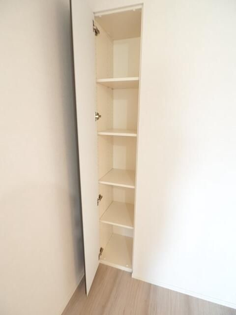 ドゥーエ日暮里の収納