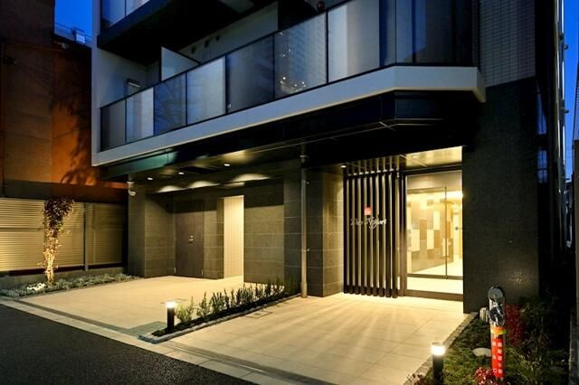 ドゥーエ日暮里のエントランス