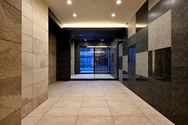 ドゥーエ日暮里のエントランス