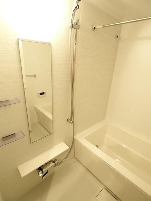 ドゥーエ日暮里の浴室