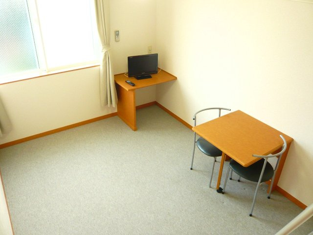 レオパレスアズミールの居間・リビング