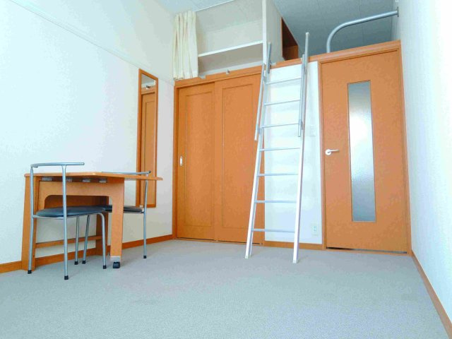 レオパレスアズミールの居間・リビング