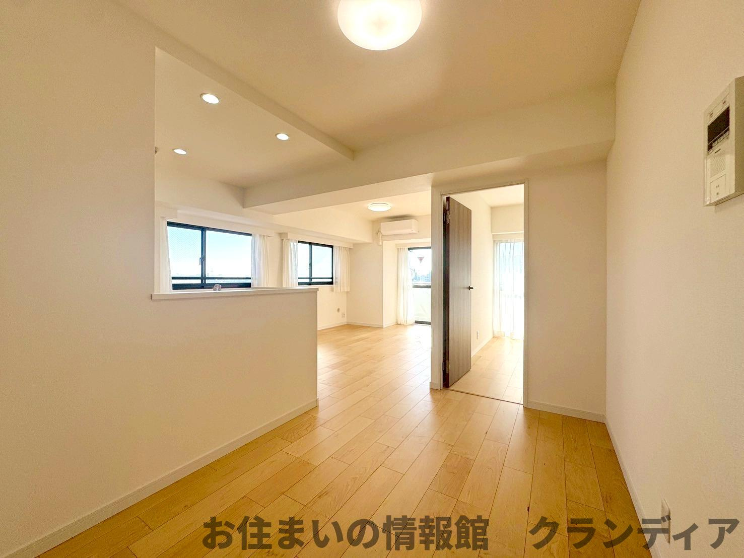 ヴィルメゾン葛西の居間・リビング|ドキドキの新生活も、安心してスタート。ぴったりの住まいを見つけませんか？クランディアが一緒に住まい選びをサポートします‼　まずは、お気軽にお問合せください　＃クランディア