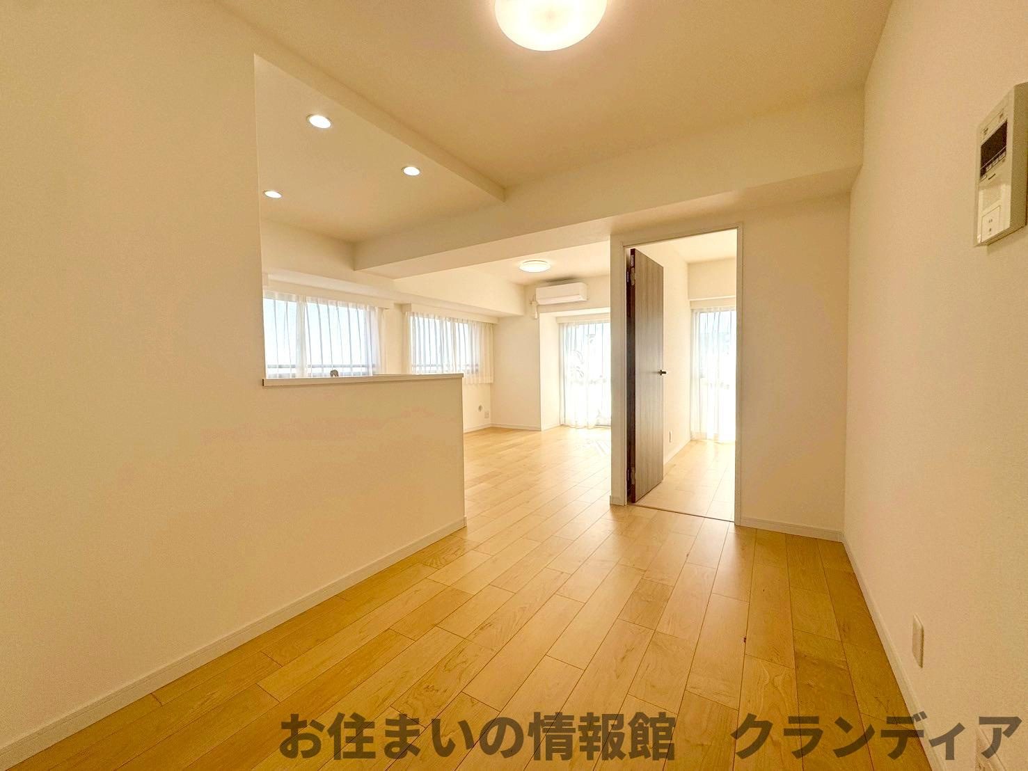 ヴィルメゾン葛西の居間・リビング|ドキドキの新生活も、安心してスタート。ぴったりの住まいを見つけませんか？クランディアが一緒に住まい選びをサポートします‼　まずは、お気軽にお問合せください　＃クランディア