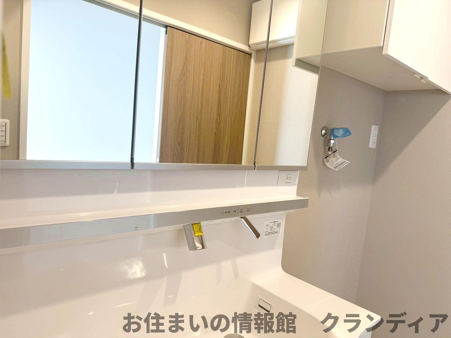 ヴィルメゾン葛西の洗面所|ドキドキの新生活も、安心してスタート。ぴったりの住まいを見つけませんか？クランディアが一緒に住まい選びをサポートします‼　まずは、お気軽にお問合せください　＃クランディア