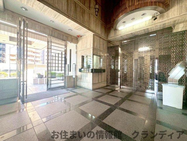 ヴィルメゾン葛西のエントランス|ドキドキの新生活も、安心してスタート。ぴったりの住まいを見つけませんか？クランディアが一緒に住まい選びをサポートします‼　まずは、お気軽にお問合せください　＃クランディア