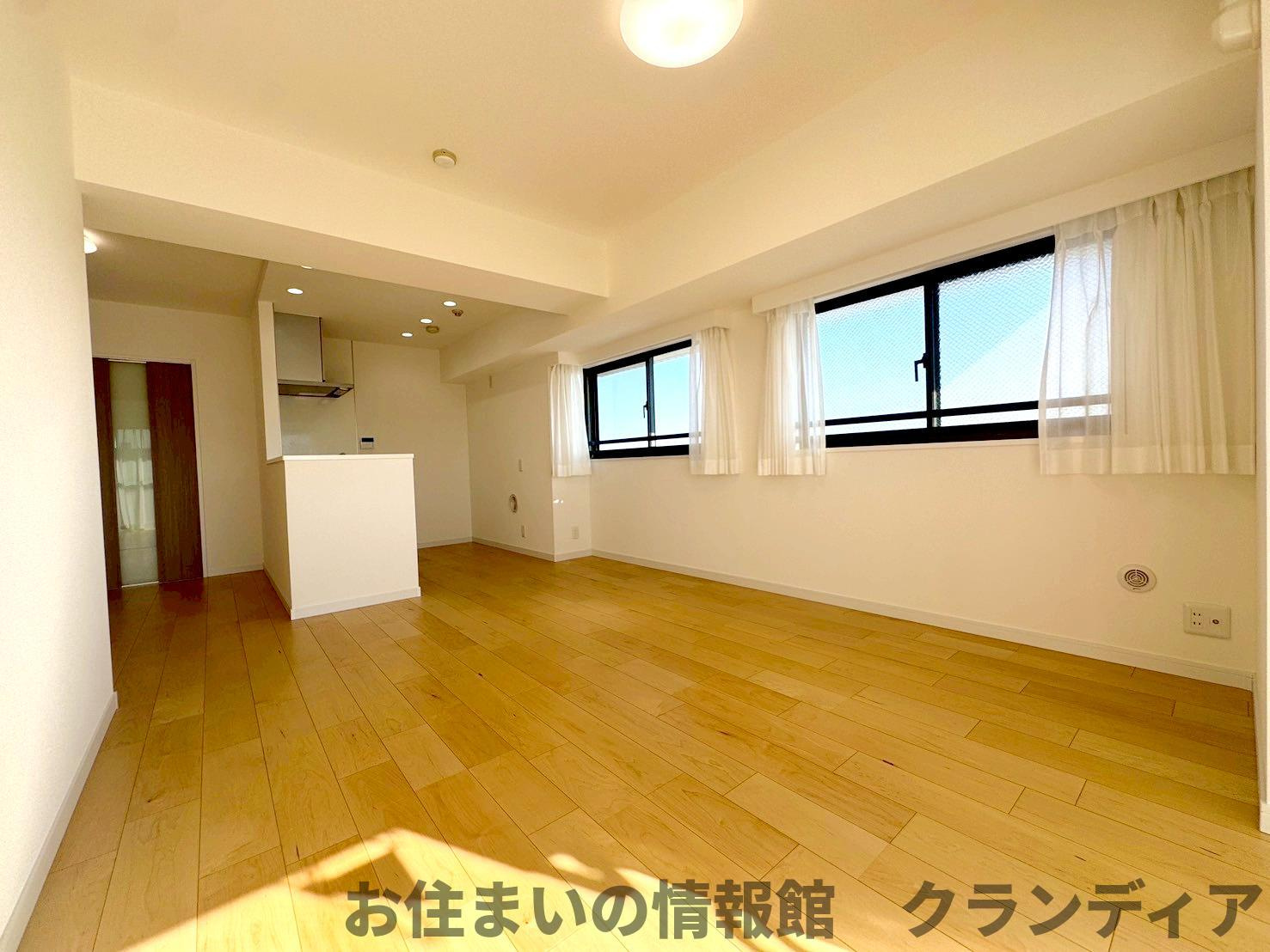 ヴィルメゾン葛西の居間・リビング|ドキドキの新生活も、安心してスタート。ぴったりの住まいを見つけませんか？クランディアが一緒に住まい選びをサポートします‼　まずは、お気軽にお問合せください　＃クランディア