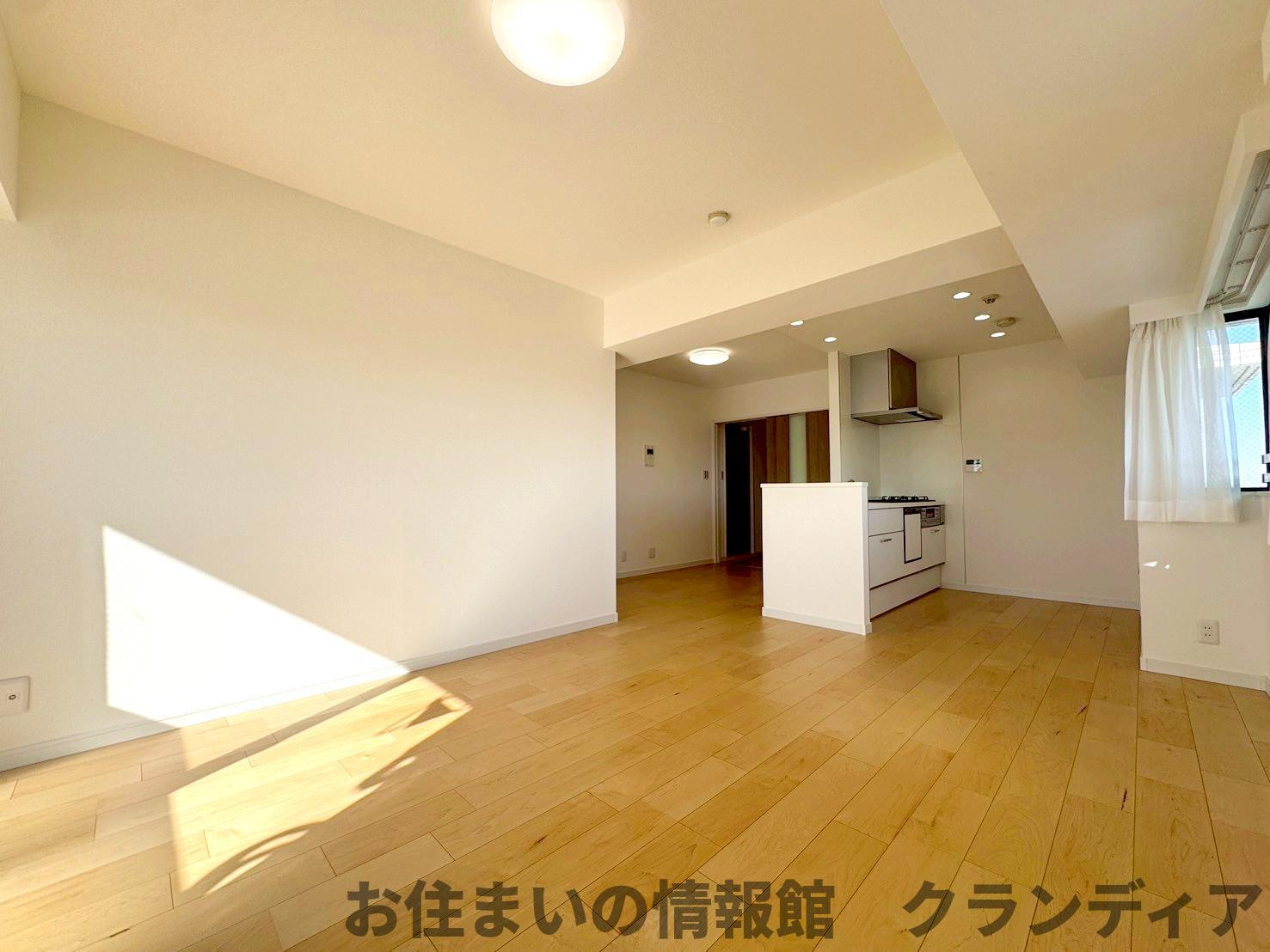 ヴィルメゾン葛西の居間・リビング|ドキドキの新生活も、安心してスタート。ぴったりの住まいを見つけませんか？クランディアが一緒に住まい選びをサポートします‼　まずは、お気軽にお問合せください　＃クランディア