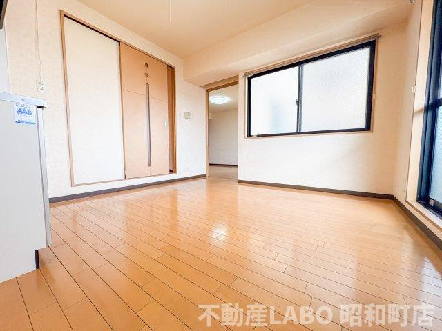 クィーンライフ桑津の居間・リビング