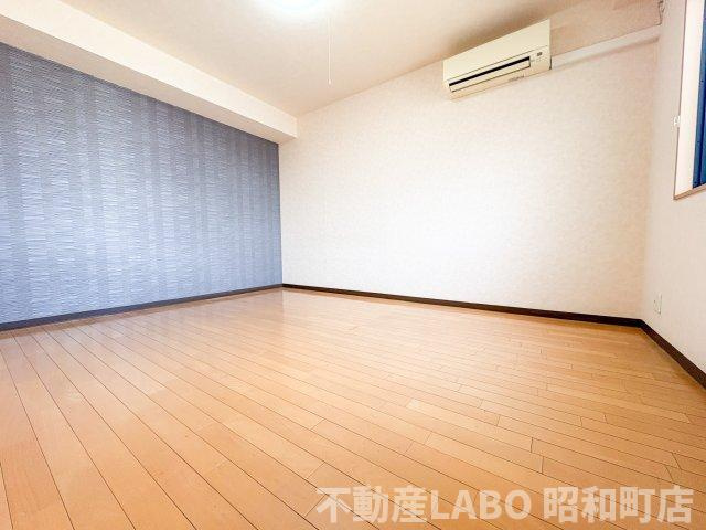 クィーンライフ桑津の洋室