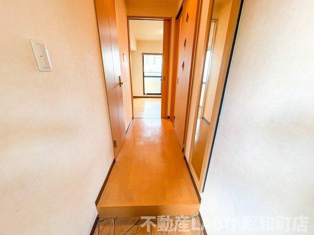 クィーンライフ桑津の玄関