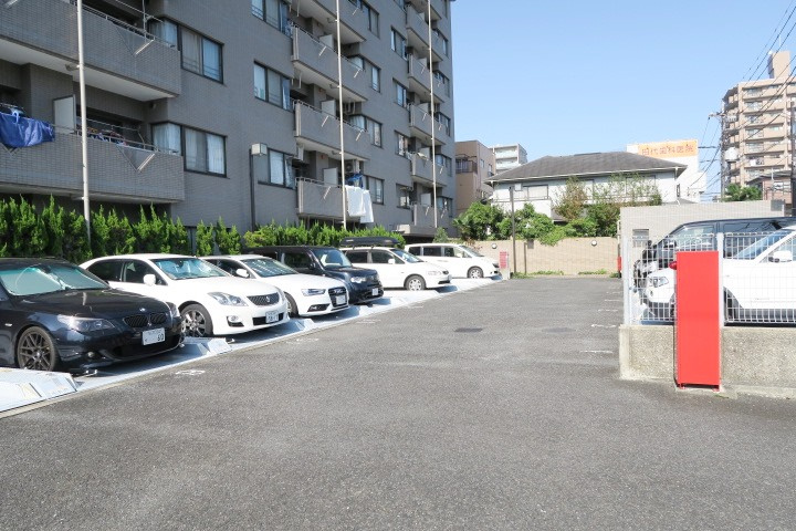 グランエトワールの駐車場