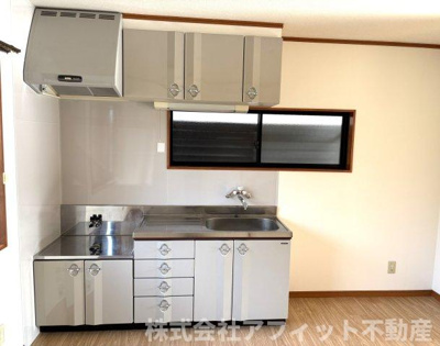 【キッチン】 | コーポ清水Ⅱ | 吊戸棚付き