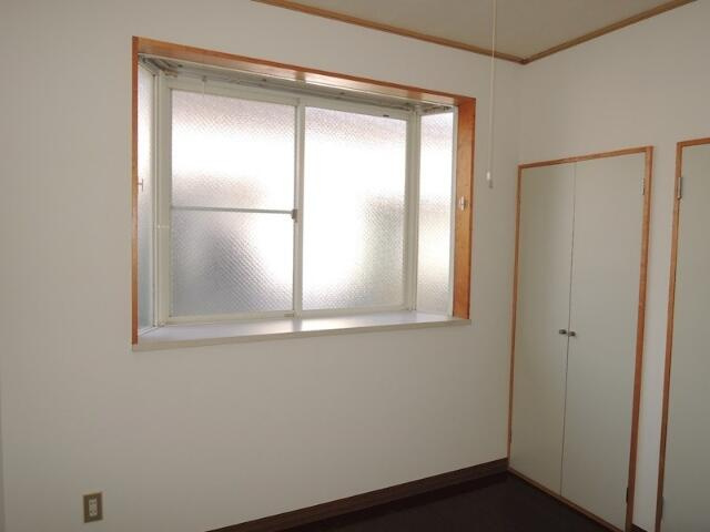 川崎市多摩区菅城下のテラスの洋室