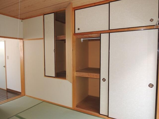 川崎市多摩区菅城下のテラスの収納