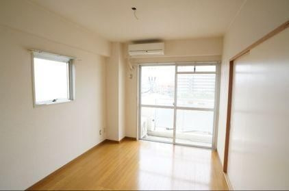 トータロー習志野ビルの居間・リビング