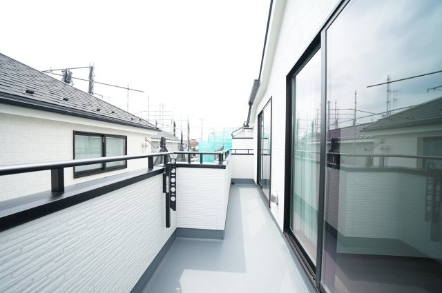 【横浜市瀬谷区本郷1丁目64-36全14棟新築戸建て】★仲介手数料無料★（大門小学校・瀬谷中学校）のバルコニー