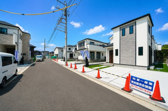 【横浜市瀬谷区本郷1丁目64-36全14棟新築戸建て】★仲介手数料無料★（大門小学校・瀬谷中学校）の前面道路含む現地写真