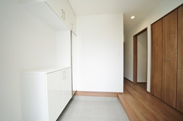 【横浜市瀬谷区本郷1丁目64-36全14棟新築戸建て】★仲介手数料無料★（大門小学校・瀬谷中学校）の玄関