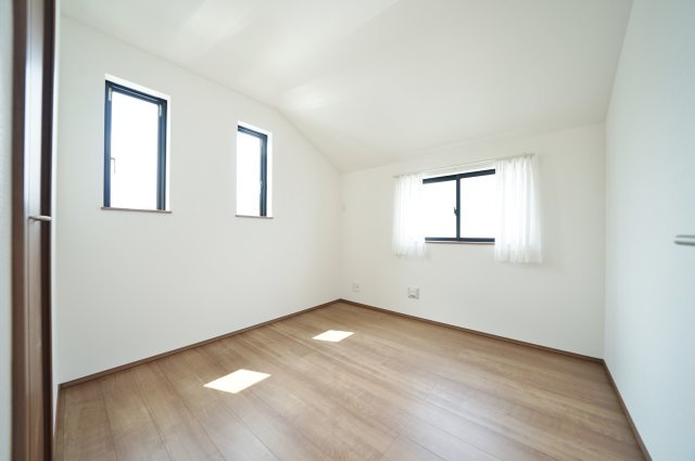 【横浜市瀬谷区本郷1丁目64-36全14棟新築戸建て】★仲介手数料無料★（大門小学校・瀬谷中学校）の洋室