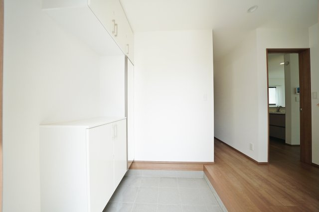 【横浜市瀬谷区本郷1丁目64-36全14棟新築戸建て】★仲介手数料無料★（大門小学校・瀬谷中学校）の玄関