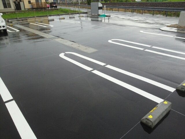 メゾン　ビオーラの駐車場