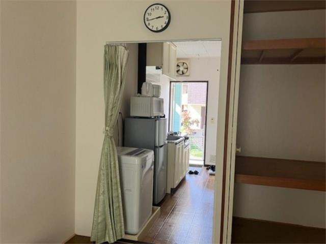 川崎市多摩区枡形６丁目のアパートの内装|洋室からキッチン方向